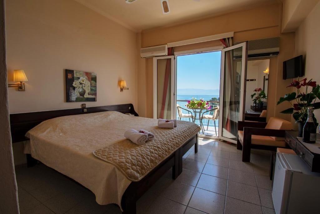 Aegli Hotel Перама Экстерьер фото