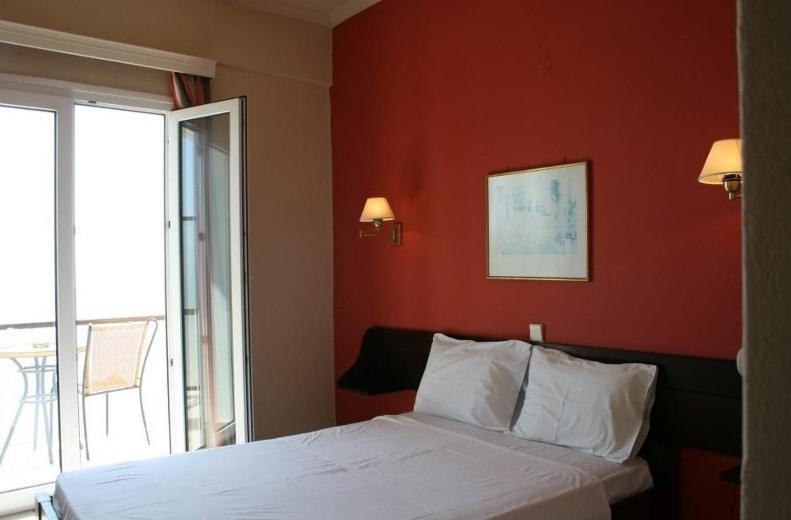 Aegli Hotel Перама Номер фото