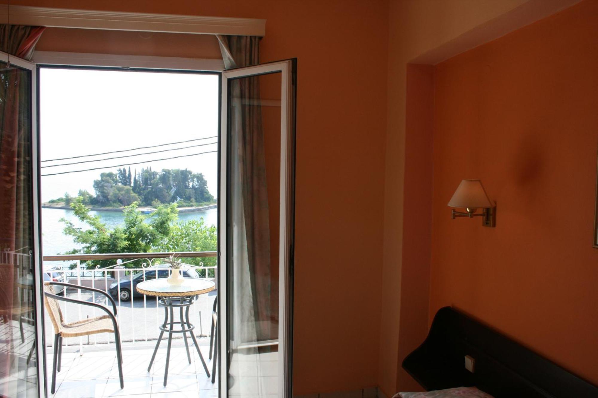 Aegli Hotel Перама Экстерьер фото