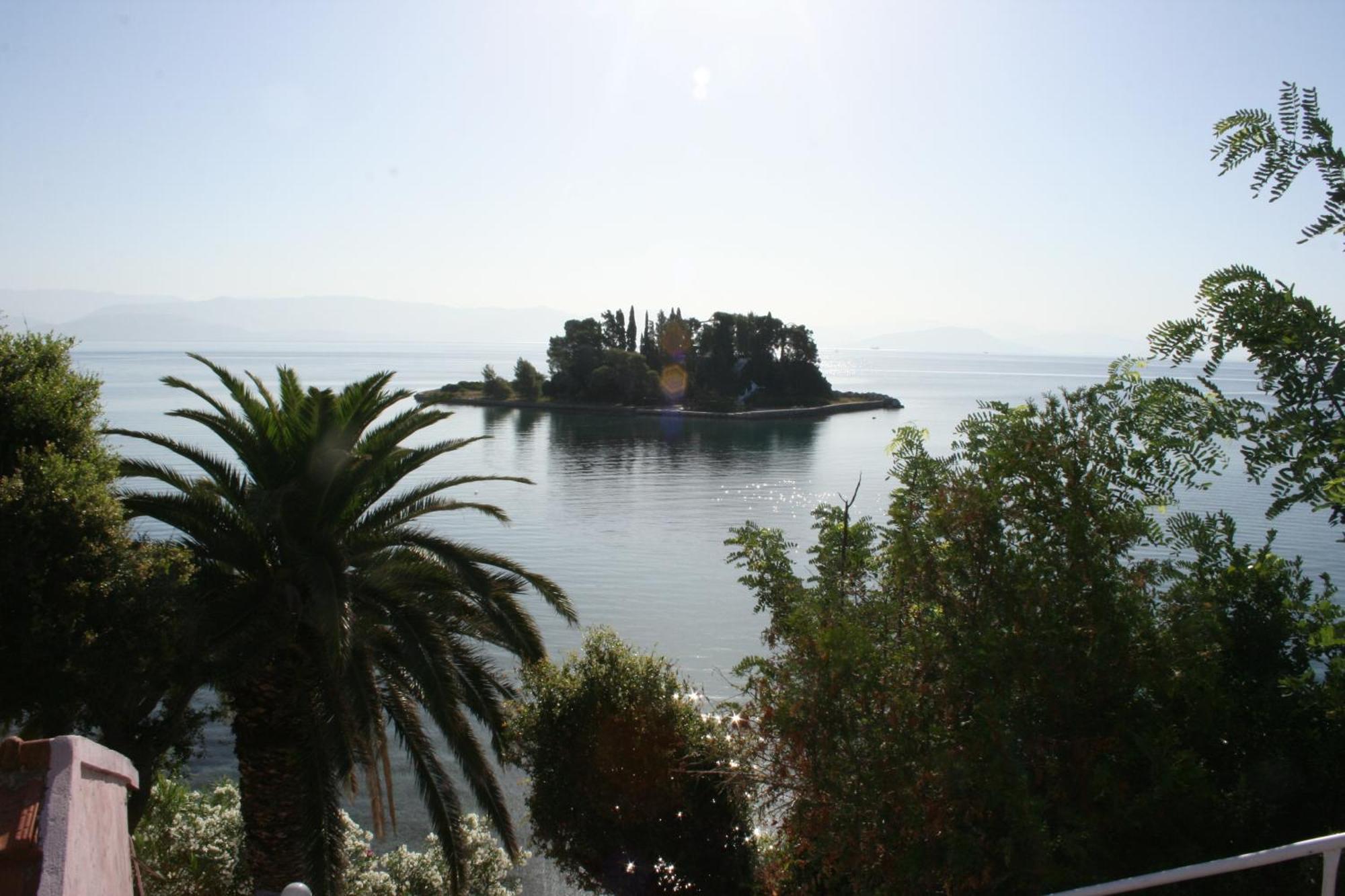Aegli Hotel Перама Экстерьер фото