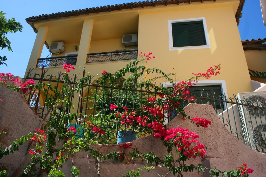 Aegli Hotel Перама Экстерьер фото