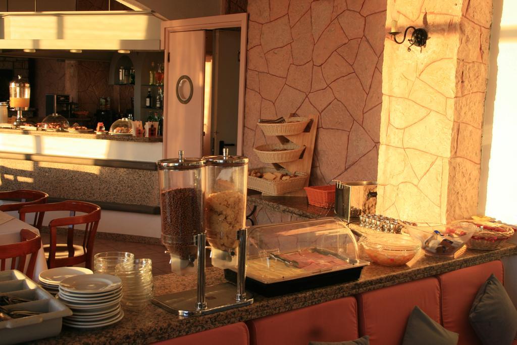 Aegli Hotel Перама Экстерьер фото