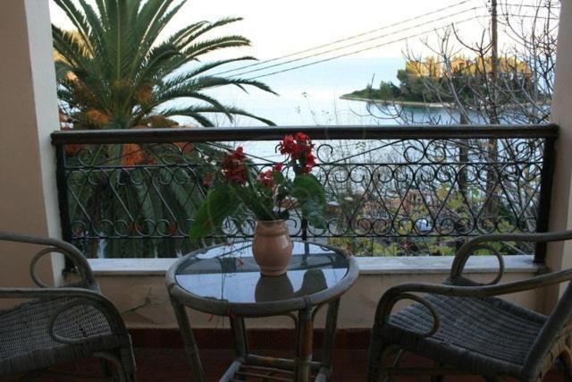 Aegli Hotel Перама Номер фото