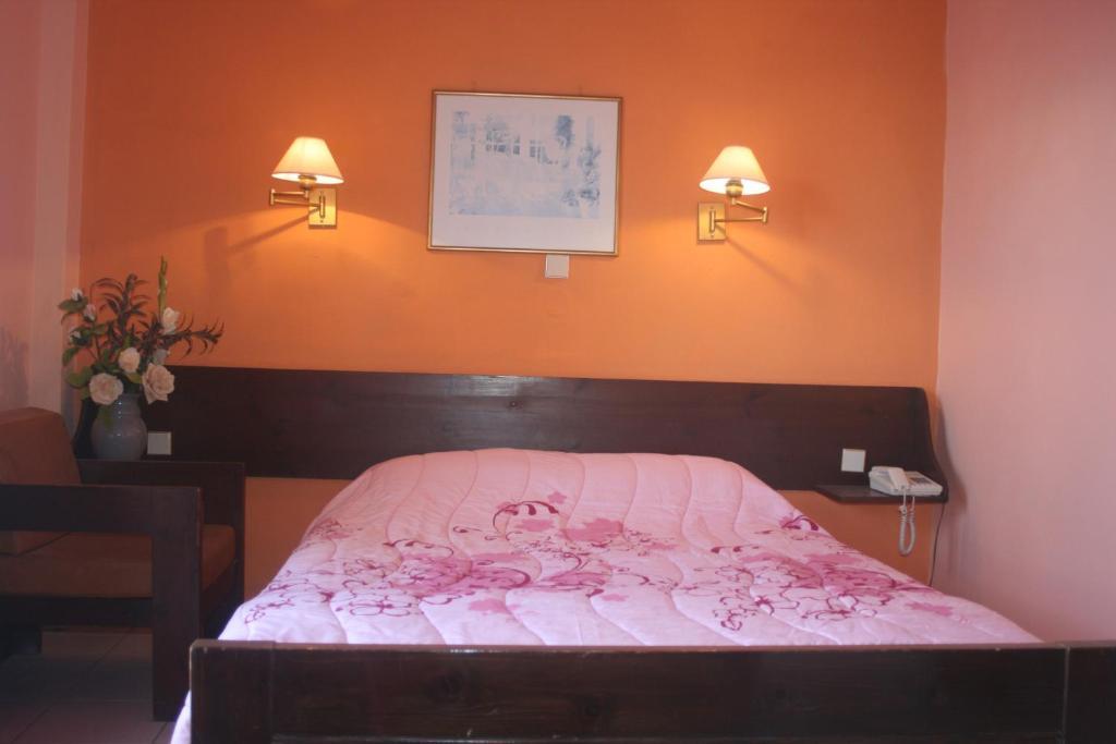 Aegli Hotel Перама Экстерьер фото
