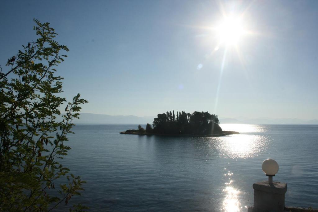 Aegli Hotel Перама Экстерьер фото