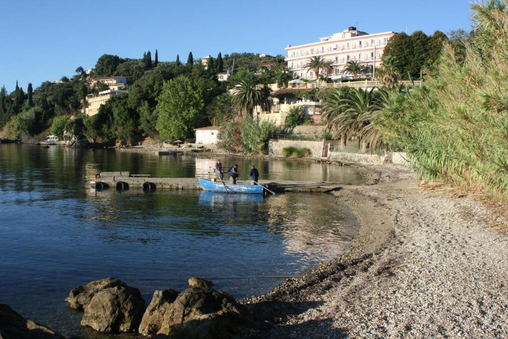 Aegli Hotel Перама Экстерьер фото