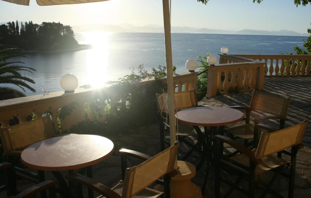 Aegli Hotel Перама Экстерьер фото