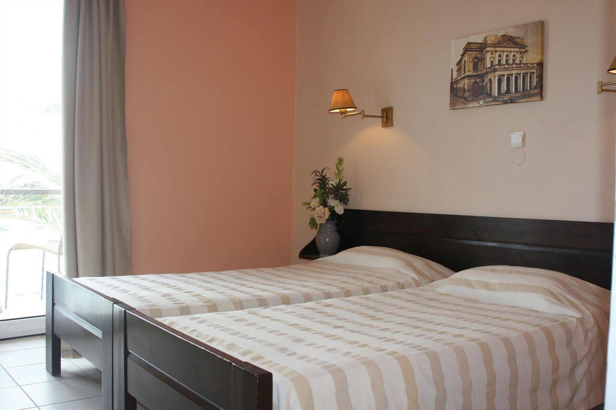 Aegli Hotel Перама Экстерьер фото