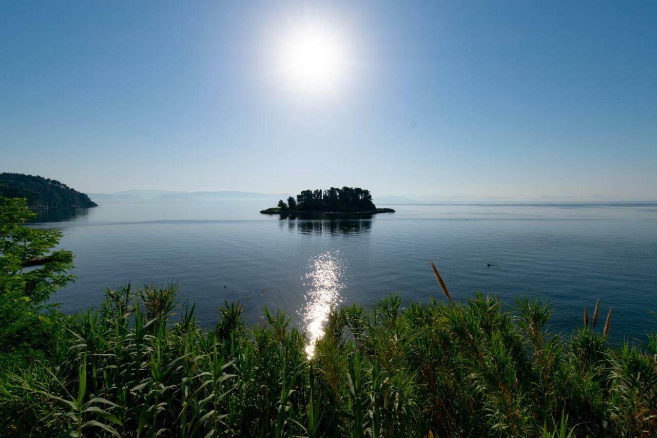 Aegli Hotel Перама Экстерьер фото
